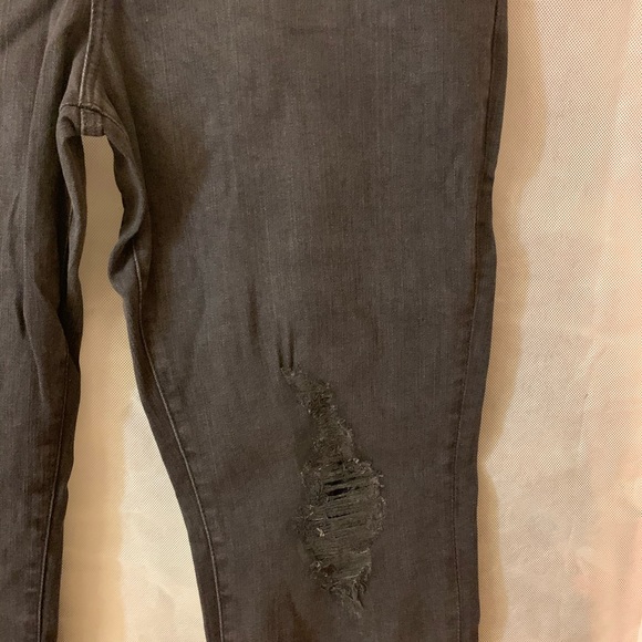 DKNY Distressed Jeans NWT - Picture 5 of 16